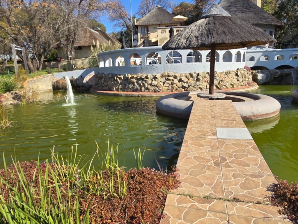Beverly Hills Lodge - Pool 2