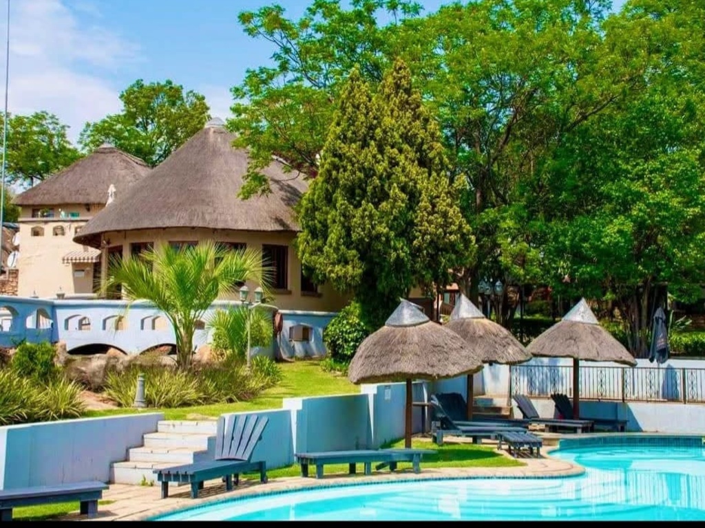 Beverly Hills Lodge - Pool 3