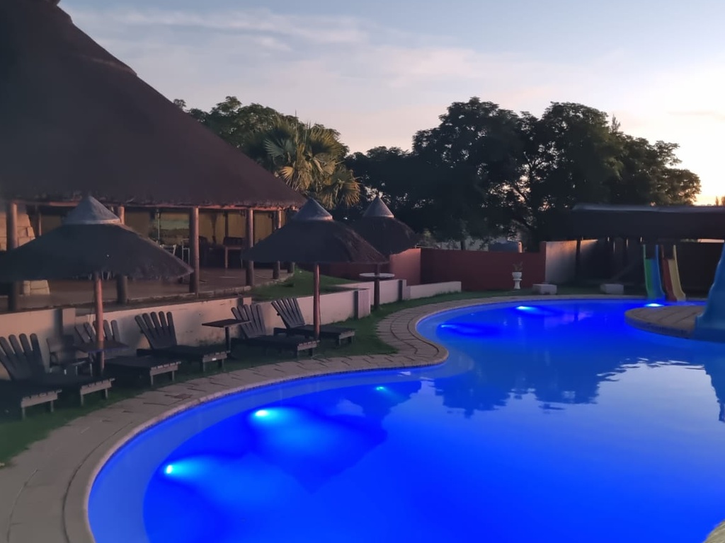 Beverly Hills Lodge - Pool 7