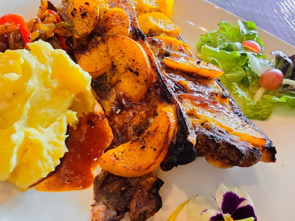 Beverly Hills Lodge - Restaurant 12