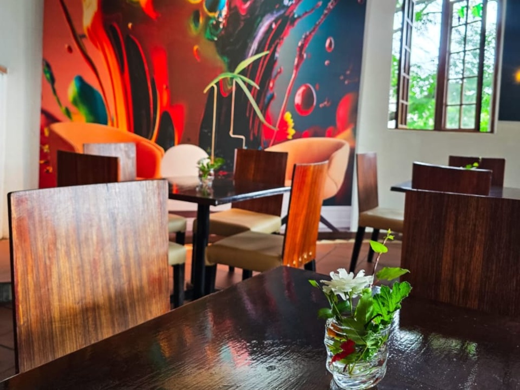 Beverly Hills Lodge - Restaurant 13