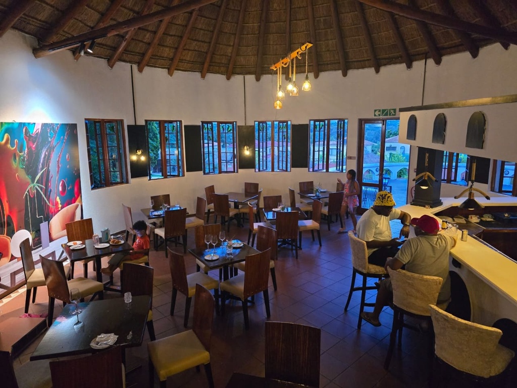 Beverly Hills Lodge - Restaurant 8